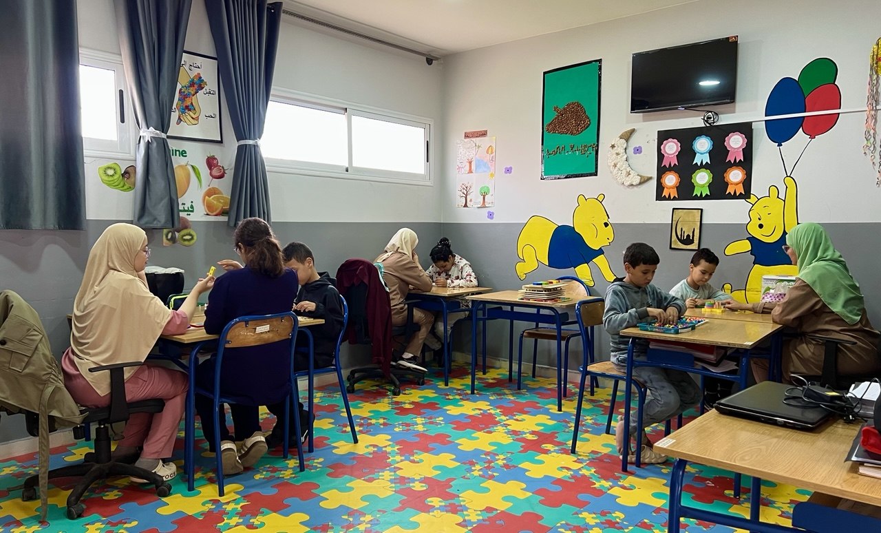 Séance éducative pour enfants avec TSA au centre